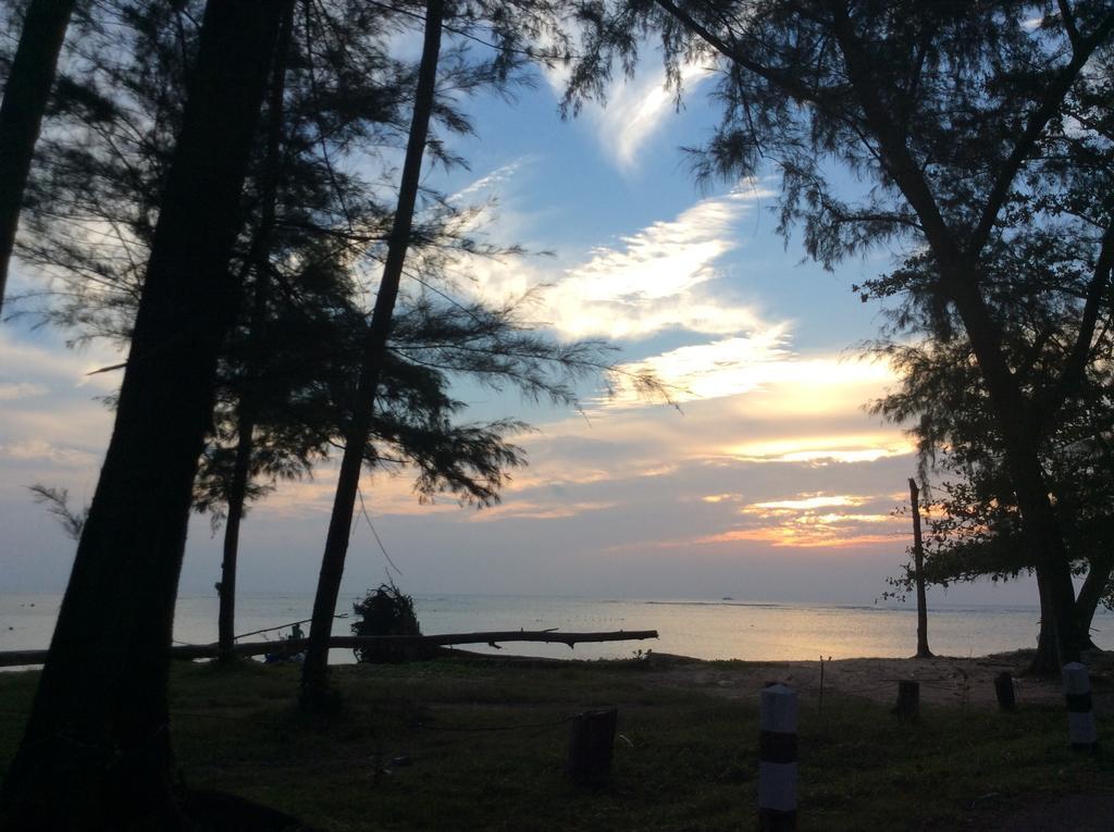 Hubb Hostel Phuket Airport Nai Yang Beach Exterior foto